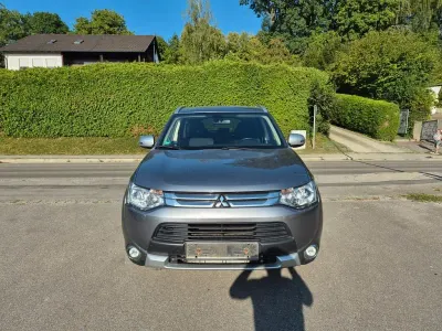 Gebraucht Mitsubishi Outlander Diamant Edition 150 PS (110 kW) 2015 Grau SUV