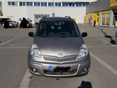 Gebraucht Toyota Yaris 86 PS (63 kW) 2003 Silber Kombi