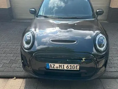 Gebraucht Mini Cooper SE 135 kW (184 PS) 2023 Schwarz Kleinwagen