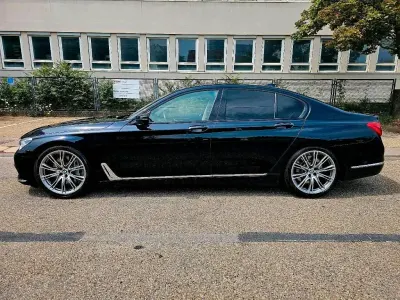 Gebraucht BMW 750 Shadowline 449 PS (330 kW) 2017 Schwarz Limousine