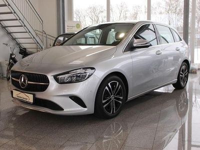 Silber Gebraucht 2023 Mercedes B200 Van / Kleinbus | 27.900 € (Guter Preis)