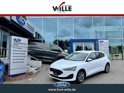 Gebraucht Ford Focus Titanium 125 PS (91 kW) 2023 Frostweiß Limousine