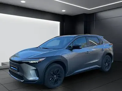 Gebraucht Toyota bZ4X Comfort 150 kW (204 PS) 2024 Silber SUV