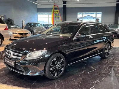 Używany Mercedes C300e Business 194 KM (142 kW) 2020 Czarny Kombi