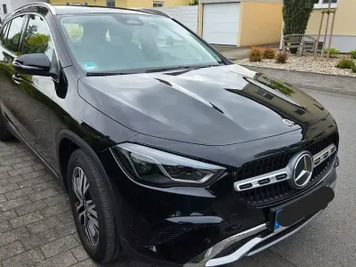 Gebraucht Mercedes GLA220 190 PS (139 kW) 2024 Schwarz SUV