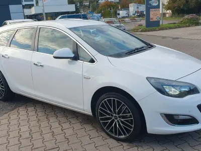 Gebraucht Opel Astra 165 PS (121 kW) 2013 Weiß Kombi