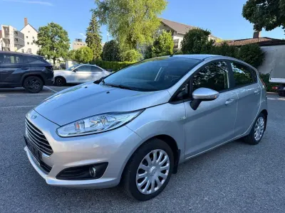 Gebraucht Ford Fiesta Trend 65 PS (47 kW) 2015 Silber Kleinwagen