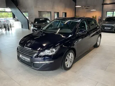 Gebraucht Peugeot 308 Active 110 PS (80 kW) 2016 Blau Limousine