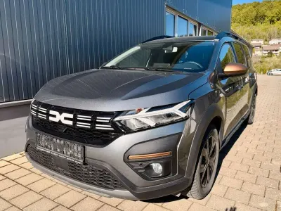 Second-hand Dacia Jogger Extreme 141 CP (103 kW) 2023 Gri Monovolum
