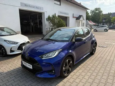 Neu Toyota Yaris Lounge 131 PS (96 kW) 2026 Blau Kleinwagen