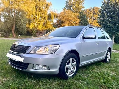 Silber Gebraucht 2013 Skoda Octavia Ambition Kombi | 4.400 € (Guter Preis)