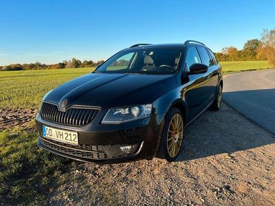 Schwarz Gebraucht 2016 Skoda Octavia Joy Kombi | 8.999 € (Fairer Preis)