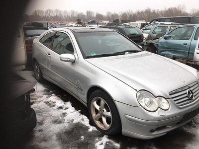 Gebraucht Mercedes 220 150 PS (110 kW) 2005 Silber Coupé