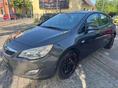 Gebraucht Opel Astra Innovation 101 PS (74 kW) 2011 Grau Limousine