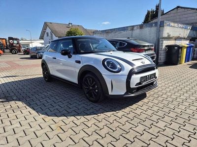 Second-hand Mini Cooper SE Classic 135 kW (184 CP) 2023 Alb Hatchback