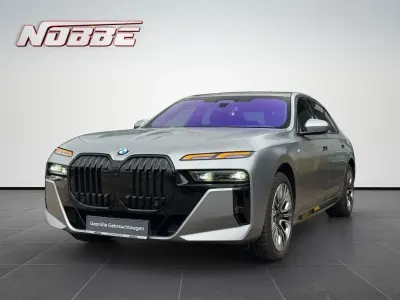 Gebraucht BMW 740 286 PS (210 kW) 2023 Frozen pure grey metallic Limousine