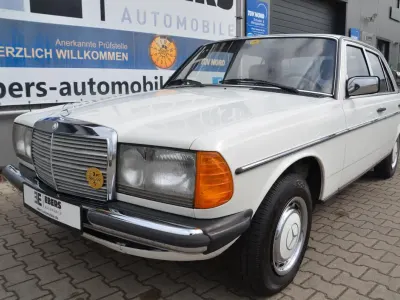 Gebraucht Mercedes 230 136 PS (100 kW) 1983 Weiß Limousine