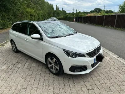 Gebraucht Peugeot 308 Allure 131 PS (96 kW) 2019 Weiß Kombi