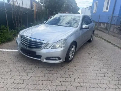 Gebraucht Mercedes E200 Avantgarde 184 PS (135 kW) 2009 Grau Limousine
