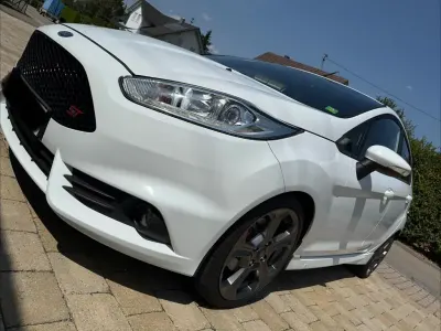 Gebraucht Ford Fiesta ST 182 PS (133 kW) 2017 Weiß Kleinwagen