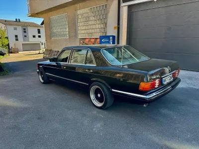 Käytetty Mercedes 500 232 HP (170 kW) 1988 Musta Sedan