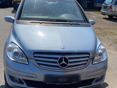 Mercedes B200