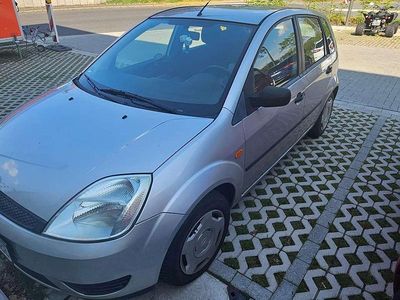Usata Ford Fiesta 60 CV (44 kW) 2005 Argento Utilitaria