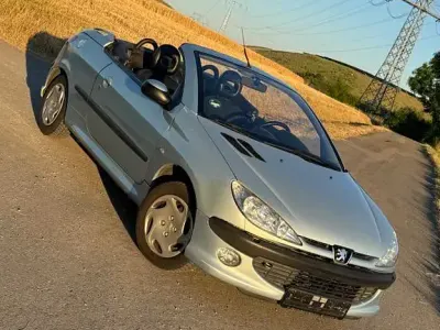 Gebraucht Peugeot 206 CC 136 PS (100 kW) 2000 Silber Cabrio