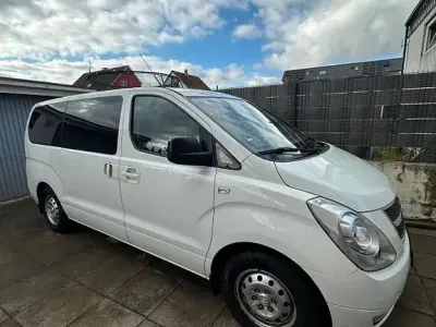 Gebraucht Hyundai H-1 170 PS (125 kW) 2011 Weiß Van / Kleinbus