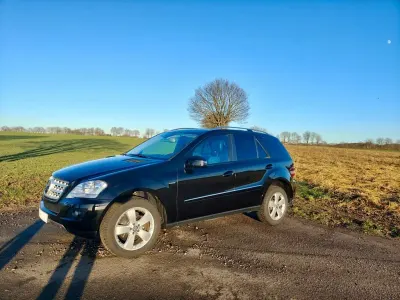 Gebraucht Mercedes ML300 204 PS (150 kW) 2010 Schwarz SUV