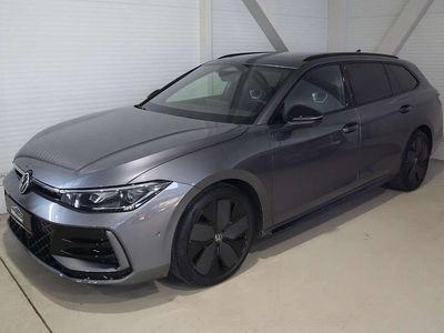 Neu VW Passat R-line 193 PS (141 kW) 2025 Diabasgrau metallic Kombi