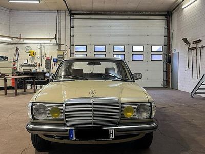 Beige Gebraucht 1980 Mercedes 200 Limousine | 9.500 €