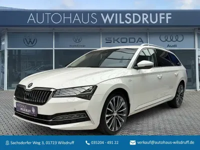 Gebraucht Skoda Superb LAURIN & KLEMENT 190 PS (139 kW) 2021 Moon weiß 2y2y Kombi