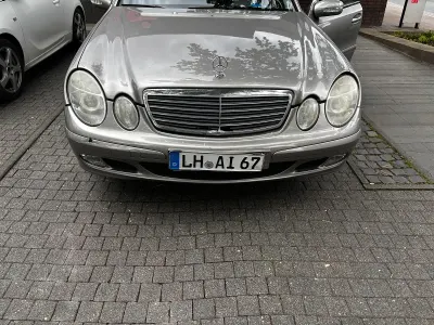Używany Mercedes E220 150 KM (110 kW) 2002 Brązowy Sedan/Limuzyna