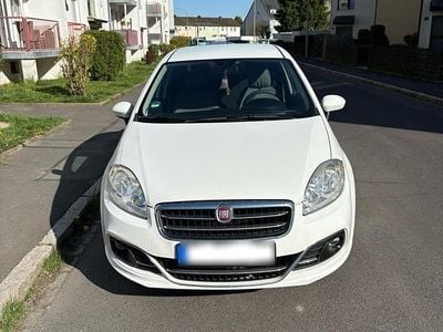 Usado Fiat Linea 77 HP (56 kW) 2014 Branco Sedan