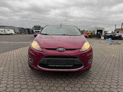 Gebraucht Ford Fiesta Titanium 95 PS (69 kW) 2010 Hot magenta Kleinwagen
