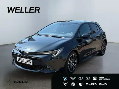 Gebraucht Toyota Corolla Team 122 PS (89 kW) 2022 Night time black (schwarz) Limousine