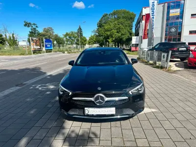 Używany Mercedes CLA200 163 KM (119 kW) 2021 Czarny Sedan/Limuzyna