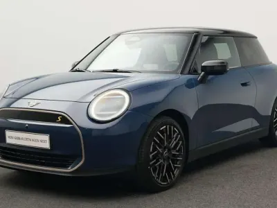 Occasion Mini Cooper SE Favoured 160 kW (218 PK) 2025 Blauw Hatchback