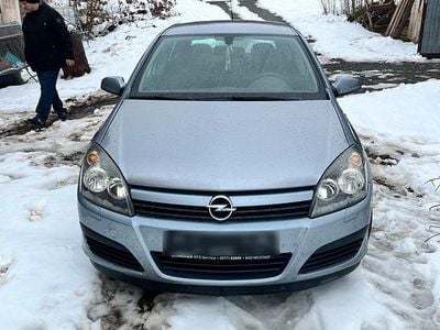 Grau Gebraucht 2004 Opel Astra Limousine | 1.599 € (Fairer Preis)