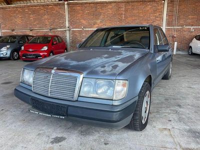 Usata Mercedes E250 90 CV (66 kW) 1988 Blu Berlina