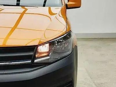 Usata VW Caddy Trendline 110 CV (80 kW) 2015 Arancione Monovolume