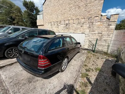 Gebraucht Mercedes 220 150 PS (110 kW) 2004 Schwarz Kombi