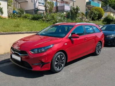 Używany Kia Ceed Sportswagon Spirit 140 KM (102 kW) 2024 Czerwony Kombi