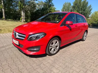 Used Mercedes B180 122 HP (89 kW) 2016 Red Minivan