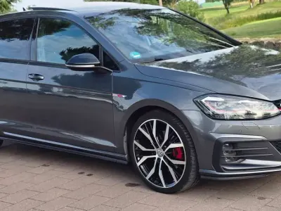 Gebraucht VW Golf VII GTI 230 PS (169 kW) 2018 Indiumgrau metallic Kleinwagen