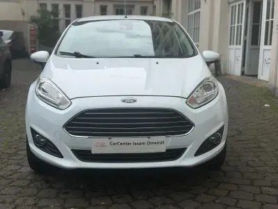 Gebraucht Ford Fiesta Titanium 125 PS (91 kW) 2013 Weiß Limousine