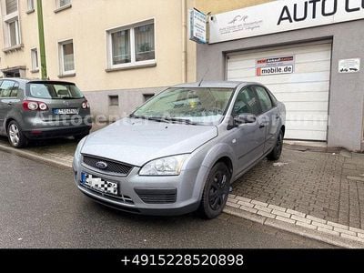 Gebraucht Ford Focus Trend 80 PS (58 kW) 2005 Machine silver Limousine