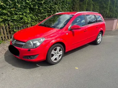 Gebraucht Opel Astra 101 PS (74 kW) 2009 Rot Kombi