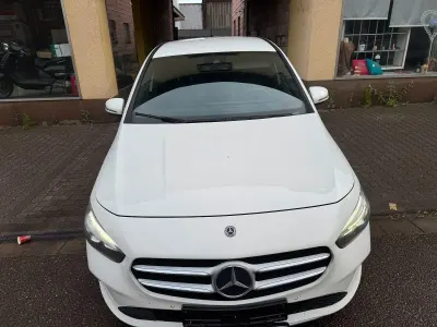 Gebraucht Mercedes B200 150 PS (110 kW) 2019 Weiß Kleinwagen
